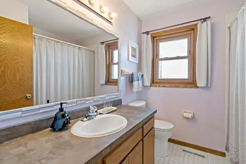 Bath - 736 Caribou Ln, Eagan, MN 55123 photo 1 of 5