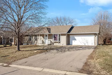 699 Independence Ave, Chaska, MN 55318