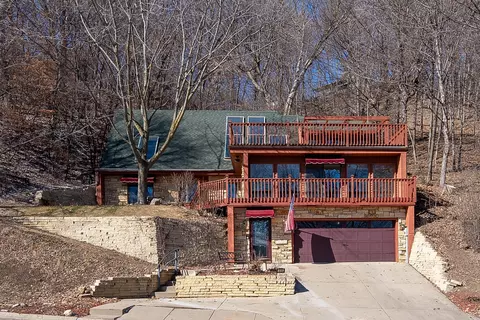 916 Belvista Dr, North Mankato, MN 56003
