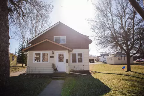 106 E 8th St, Morris, MN 56267