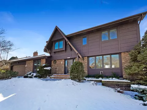 5711 Hyland Greens Dr, Bloomington, MN 55437