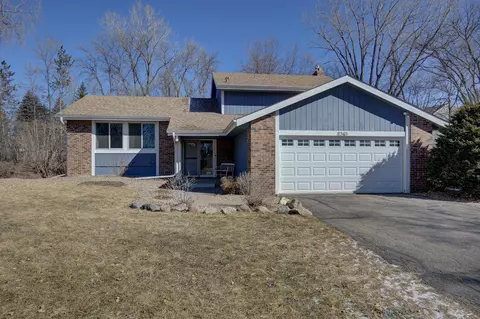 11240 Lanewood Cir, Eden Prairie, MN 55344
