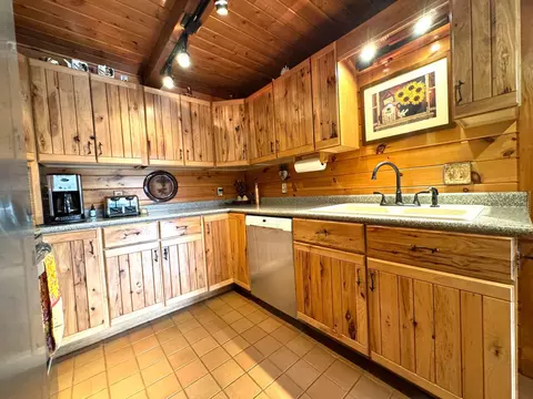 Kitchen - 25350 Odonnell Ln, Bigfork, MN 56628 photo 3 of 5