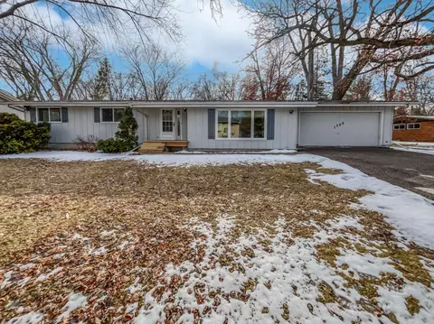 1740 Lake Valentine Rd, Arden Hills, MN 55112