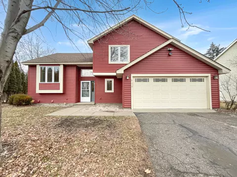 313 71st St N, Mahtomedi, MN 55115