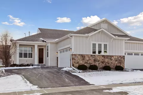 9169 Compass Pointe Rd, Woodbury, MN 55129