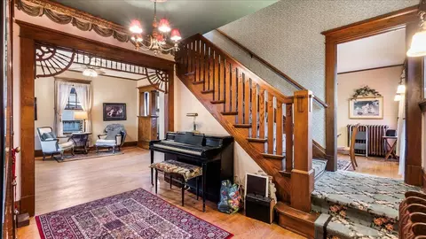 Entry Way - 806 5th St SW, Willmar, MN 56201 photo 3 of 4