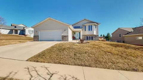 6174 Mallard Dr NW, Rochester, MN 55901