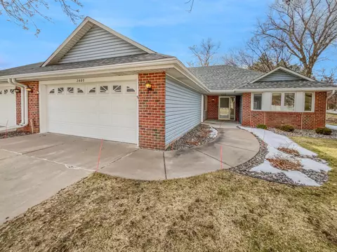 2480 Hale Ave N, Oakdale, MN 55128