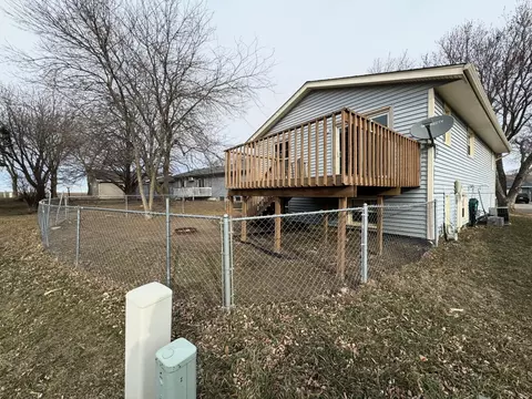 Exterior - 547 River Bluff Dr, Windom, MN 56101 photo 3 of 4