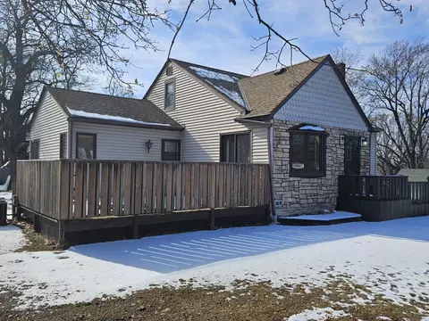 968 Roselawn Ave W, Roseville, MN 55113