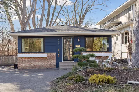 513 Meadow Ln N, Golden Valley, MN 55422