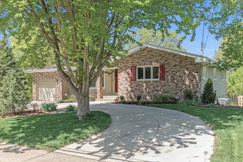 3608 W 102nd St, Bloomington, MN 55431