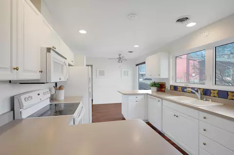 Kitchen - 7 Botsford Cir, Faribault, MN 55021 photo 4 of 5