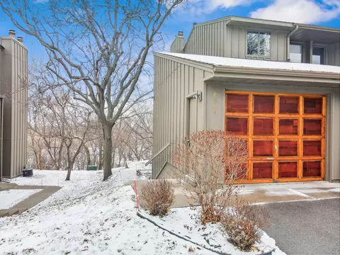 8984 Neill Lake Rd, Eden Prairie, MN 55347