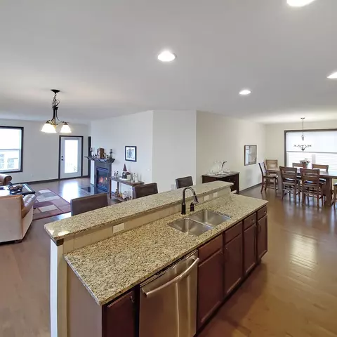 7502 Shadyview Ln N, Maple Grove, MN 55311