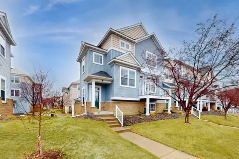1682 Village Trl E #1, Maplewood, MN 55109