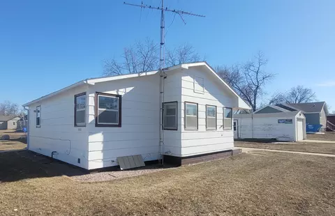 904 2nd St SE, Pipestone, MN 56164