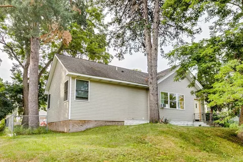 1624 7th St E, Saint Paul, MN 55106