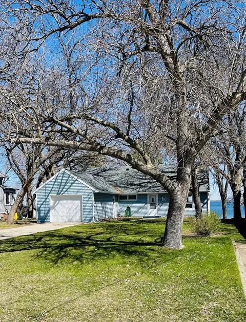 199 Lake Ave N, Spicer, MN 56288