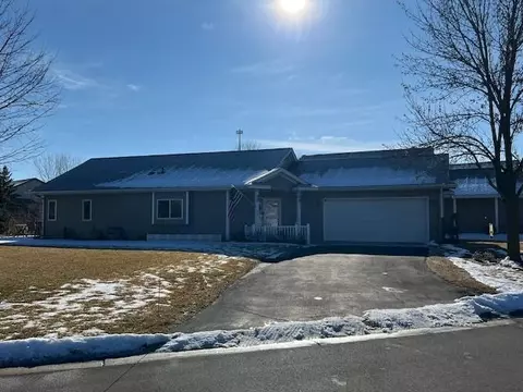 100 Garner Cir, Montrose, MN 55363