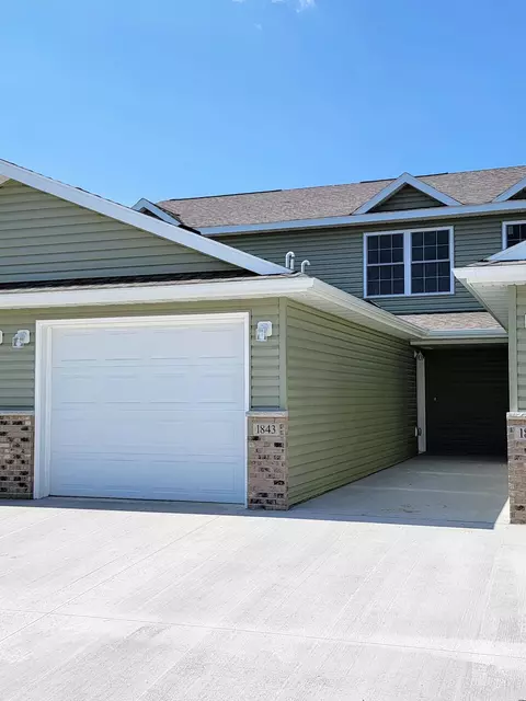 1843 Daniel Ln NE, Stewartville, MN 55976