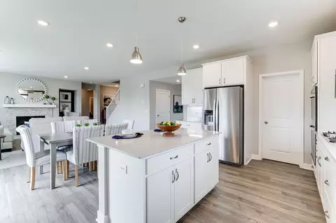 Kitchen - 4705 Devonshire Ln, Chaska, MN 55318 photo 4 of 7