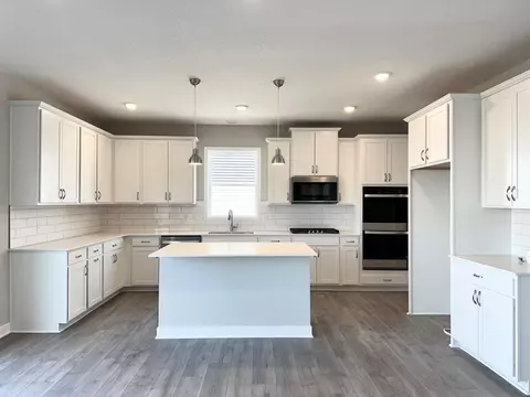 Kitchen - 4705 Devonshire Ln, Chaska, MN 55318 photo 2 of 7