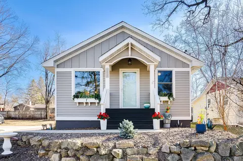152 Locust St, Mahtomedi, MN 55115