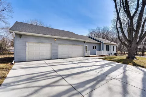 6316 48th St N, Oakdale, MN 55128