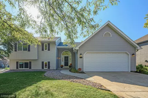 397 Jesse James Ln, Mahtomedi, MN 55115