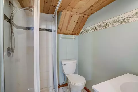 Bath - 5919 Upton Ave N, Brooklyn Center, MN 55430 photo 2 of 2