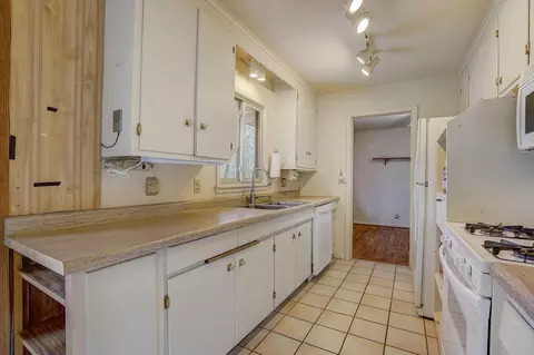 Kitchen - 5919 Upton Ave N, Brooklyn Center, MN 55430 photo 3 of 4