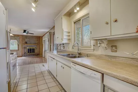 Kitchen - 5919 Upton Ave N, Brooklyn Center, MN 55430 photo 2 of 4