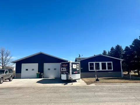 810 3rd St, Graceville, MN 56240