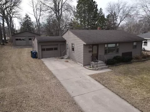 706 E Cherry Ave, Fergus Falls, MN 56537