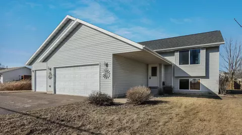 11674 40th Ave, Lake Hallie, WI 54729