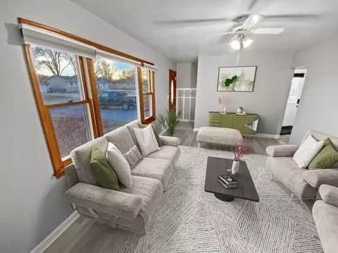 2031 Shale Ln, Eagan, MN 55122 photo 2