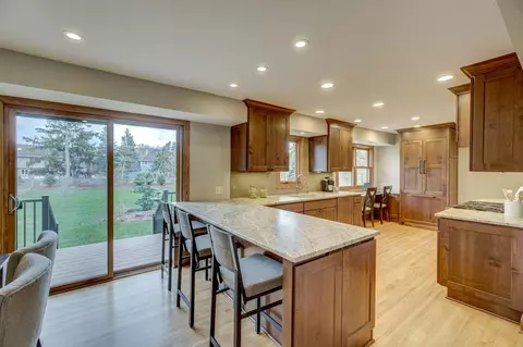 1300 Oakcrest Ave, Roseville, MN 55113