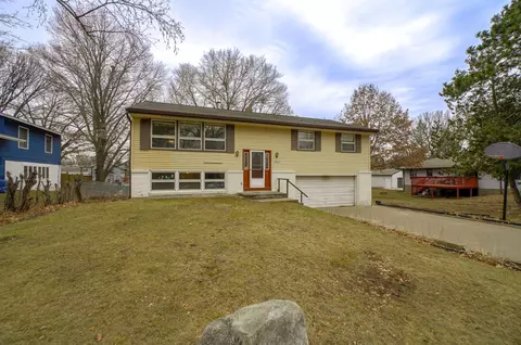 2319 Oakridge Rd, Stillwater, MN 55082