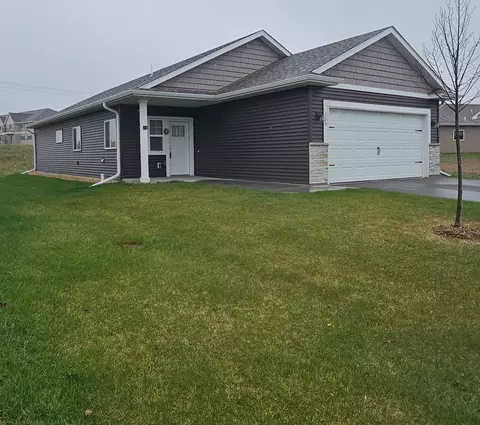 725 Cherrywood Ln NE, Isanti, MN 55040