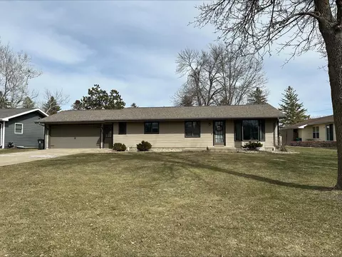 409 S Lake St, Hendricks, MN 56136