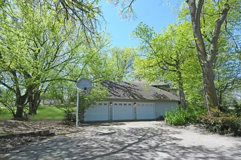 3185 Northshore Dr, Wayzata, MN 55391
