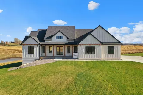 1657 Boelter Estates Dr NW, Rochester, MN 55901
