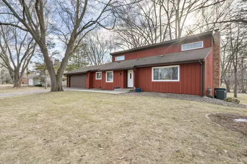 2205 Urbandale Ln N, Plymouth, MN 55447