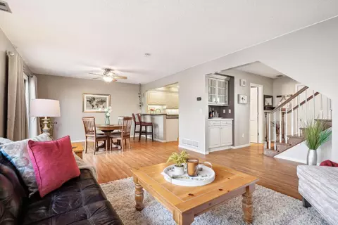 889 Nancy Cir, Shoreview, MN 55126