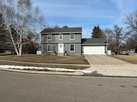 1320 S River Dr, Moorhead, MN 56560
