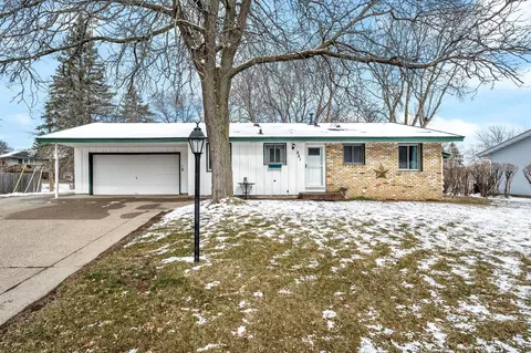 881 Mcintosh Dr, Apple Valley, MN 55124