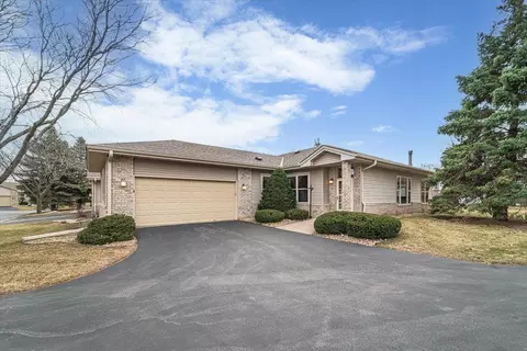 15132 Everleigh Cir, Rosemount, MN 55068 photo 2