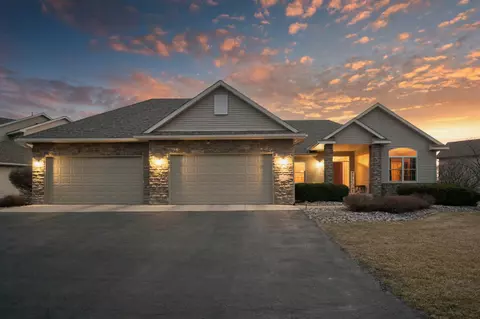 11879 N Meadow Curv, Lindstrom, MN 55045